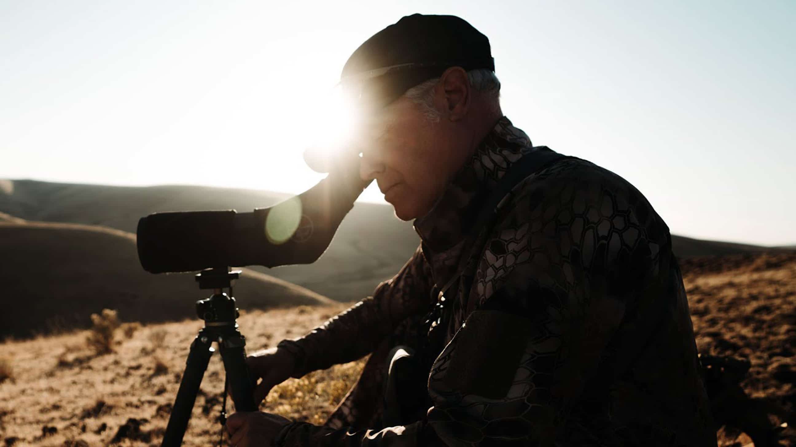 Leupold SX4 Pro Guide HD Spotting Scope & Pro Guide Tripod Kit [Closer