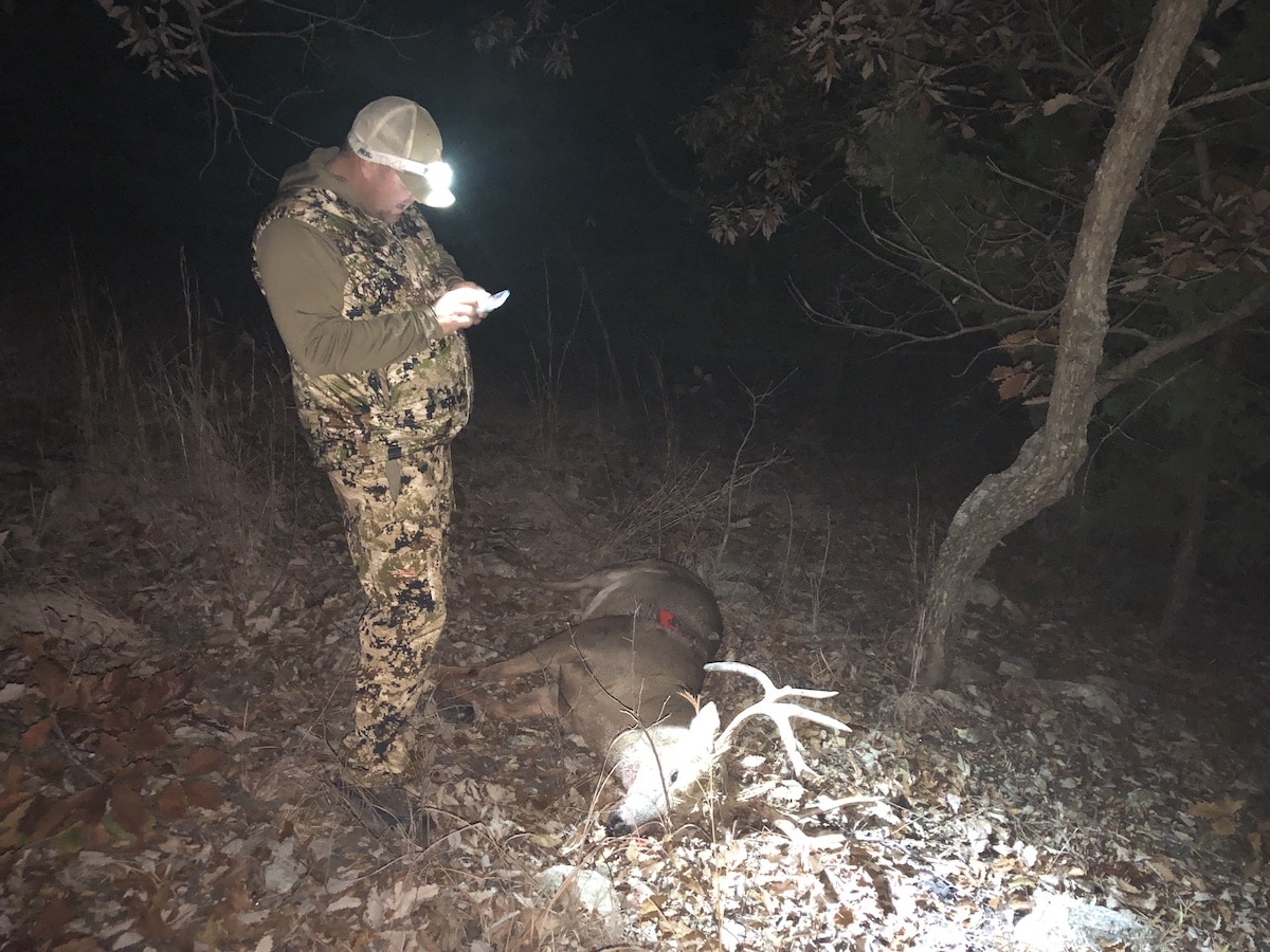 blood-trailing-deer-with-confidence-huntstand