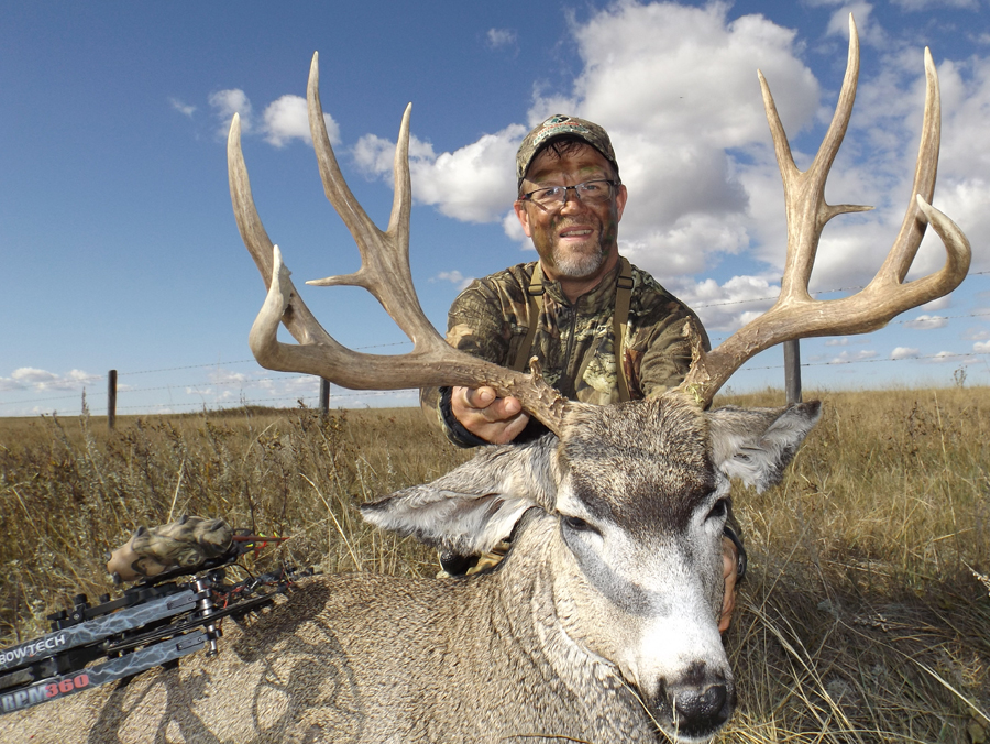 How to Bowhunt Prairie Mule Deer