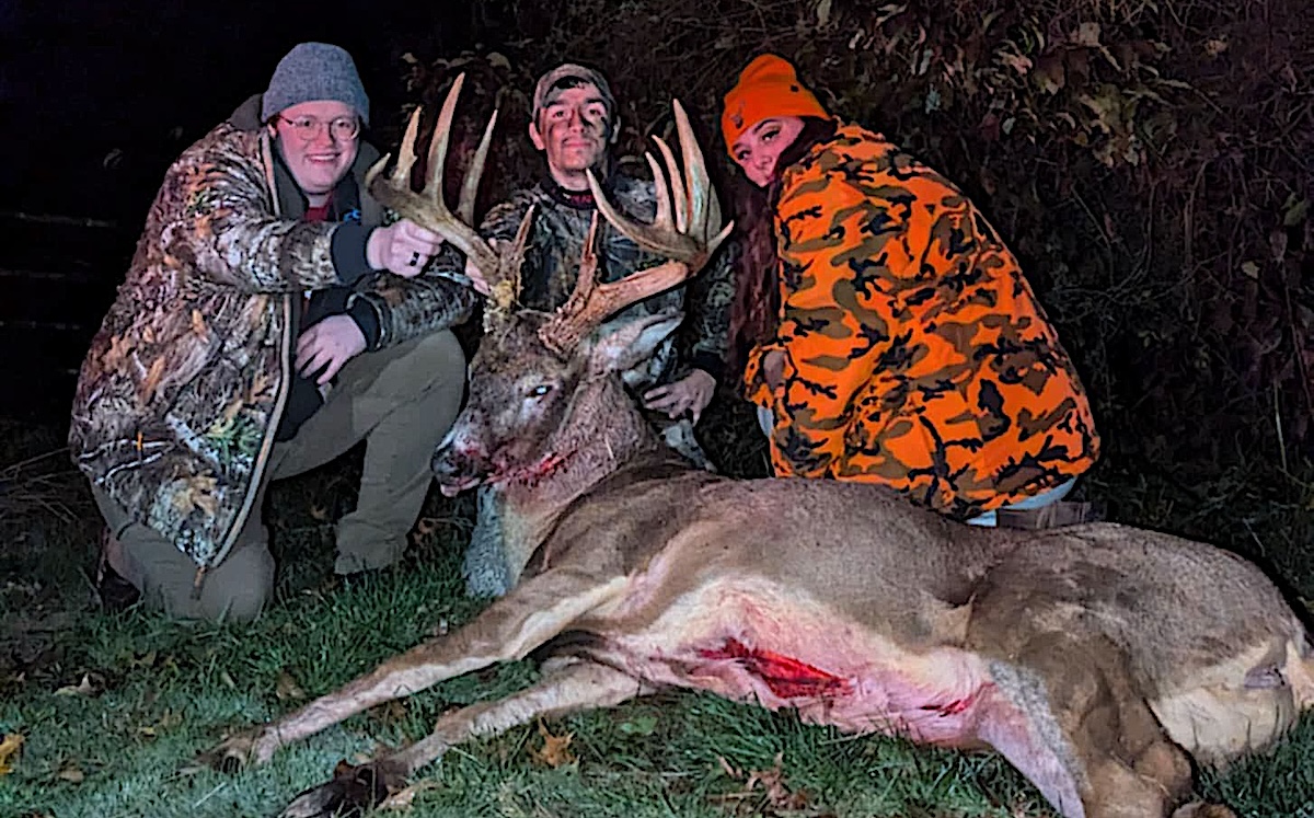 Public-Land Bowhunter Arrows Huge Whitetail Buck